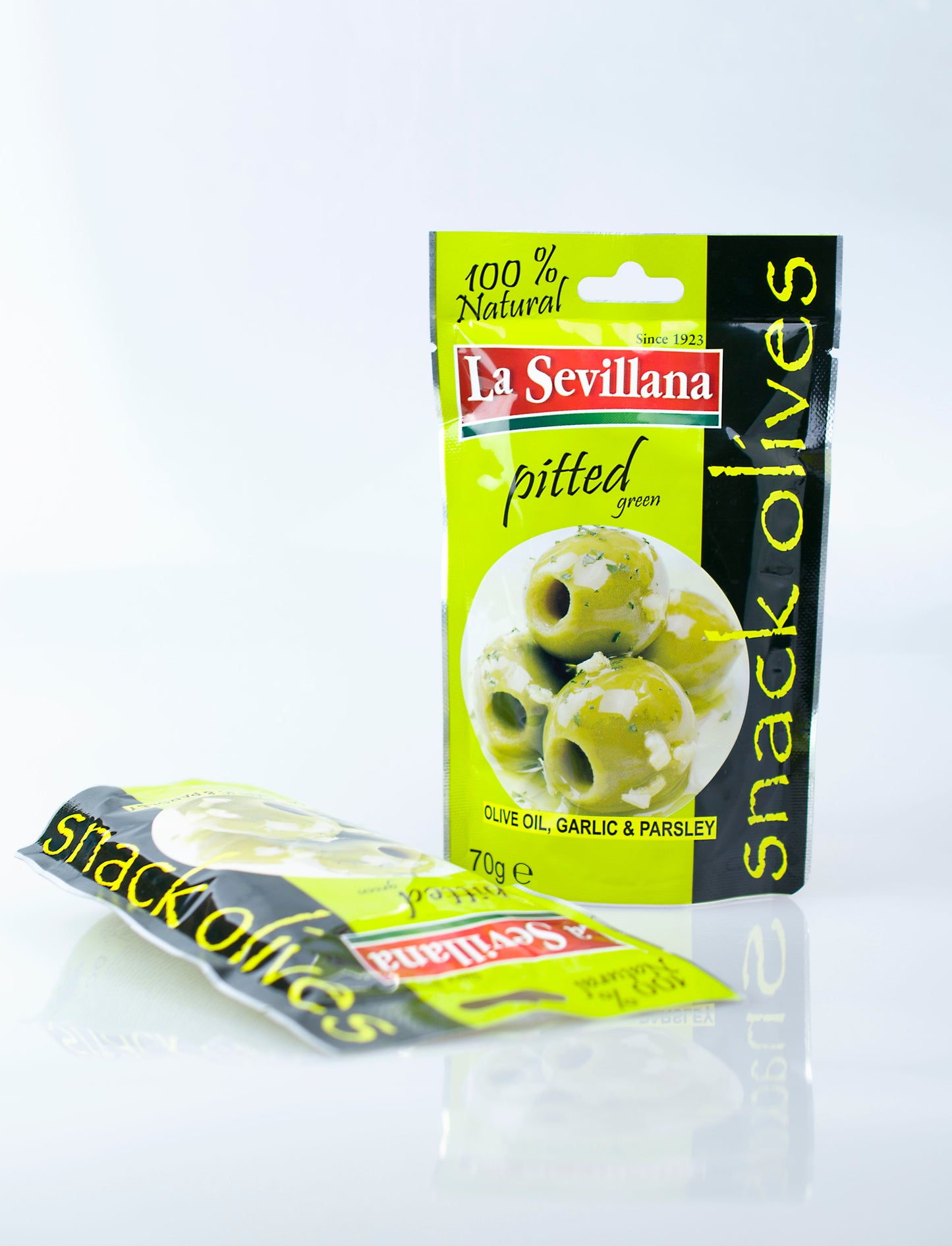 La Sevillana Green Ollives with olive oil, garlic & parsley pitted 70 g