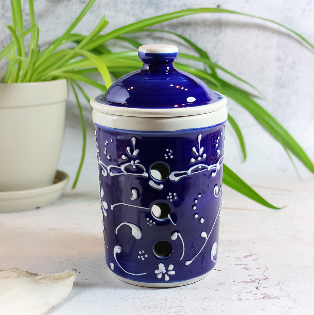 Handmade ceramics from Spain, available online in Canada | Azul Blue Pattern